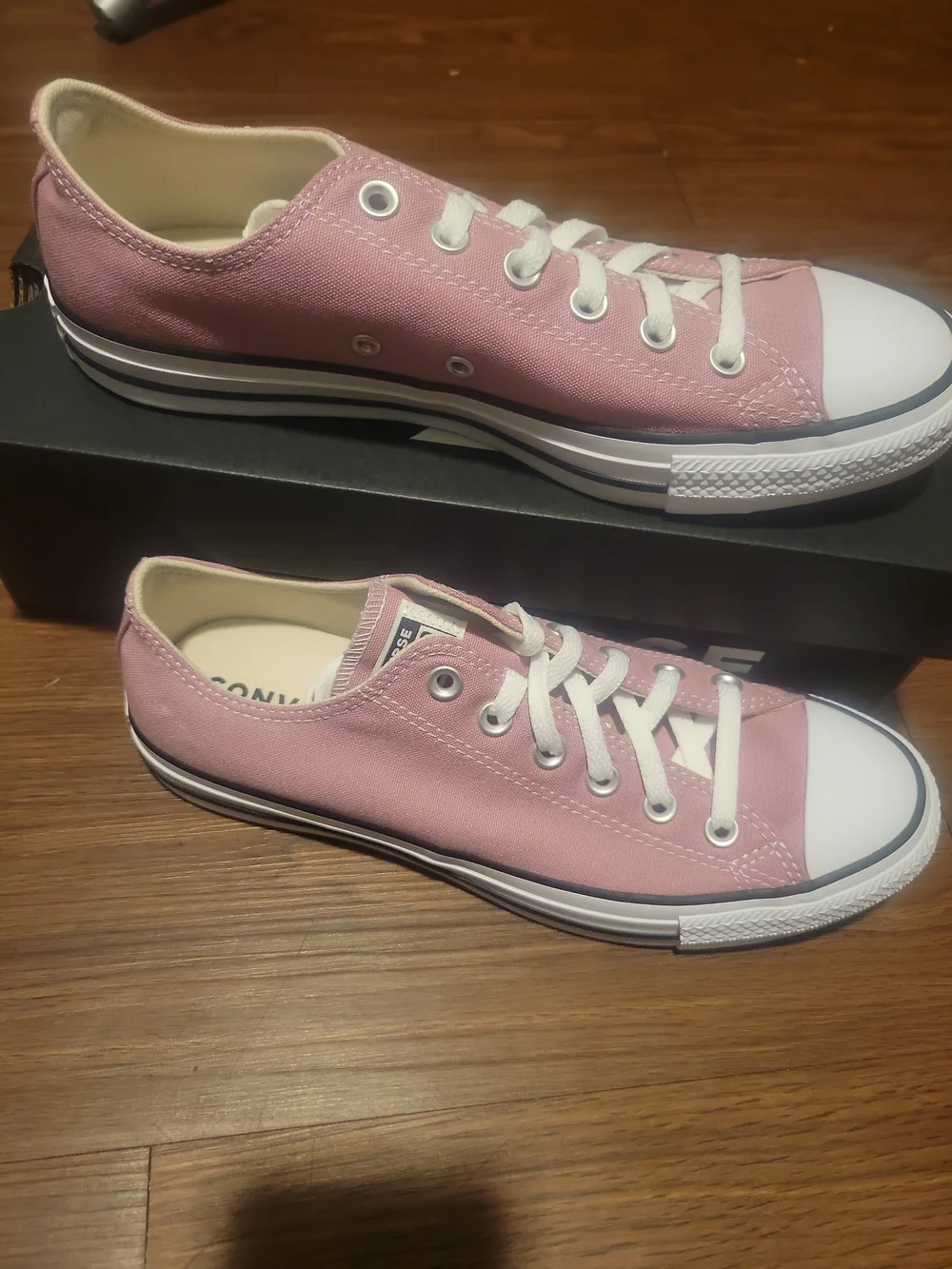 Converse low top